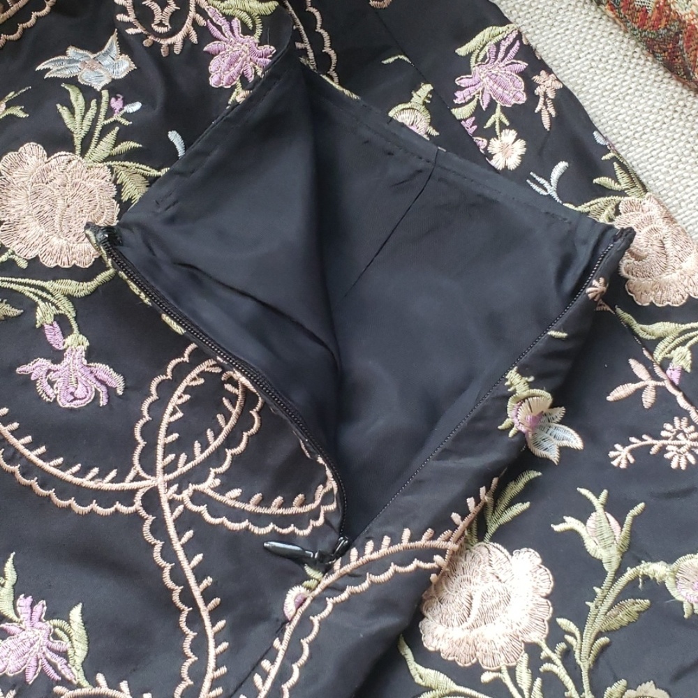 Embroidered A-line skirt - Picture 5 of 5